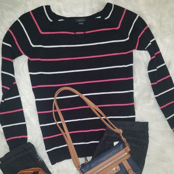 Sweater. - Picture 5 of 5